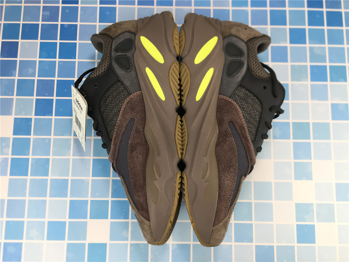 Yeezy Boost 700 Mauve EE9614